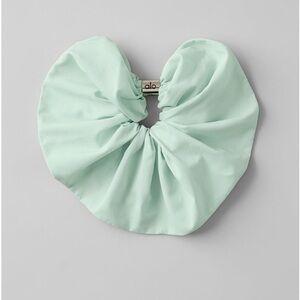 Alo Bead It Oversized Scrunchie NWT Spearmint